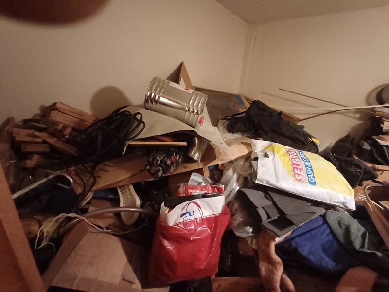 Debarasam moloz, mobila, canapele, saltele ,apartamente,beciuri