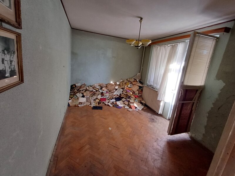 Debarasam moloz, mobila, canapele, saltele ,apartamente,beciuri