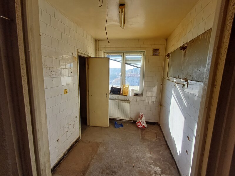 Debarasam moloz, mobila, canapele, saltele ,apartamente,beciuri